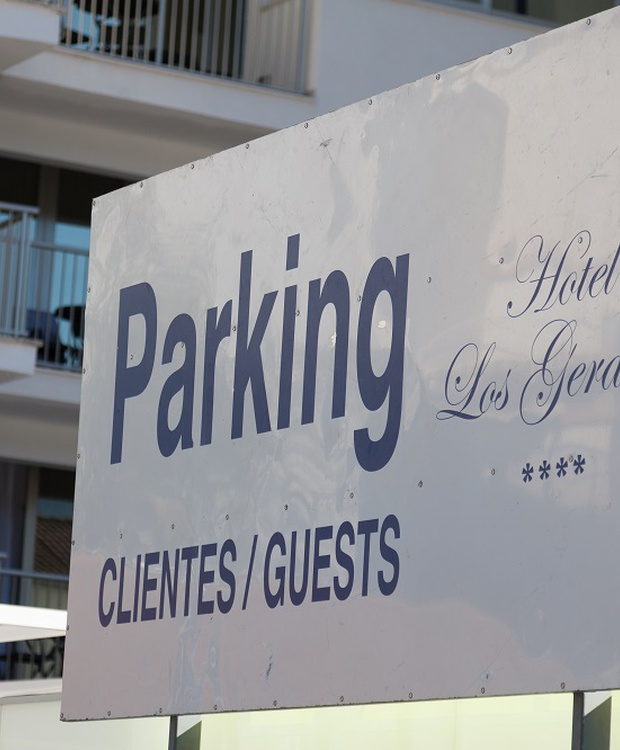 Parking Los Geranios Hotel