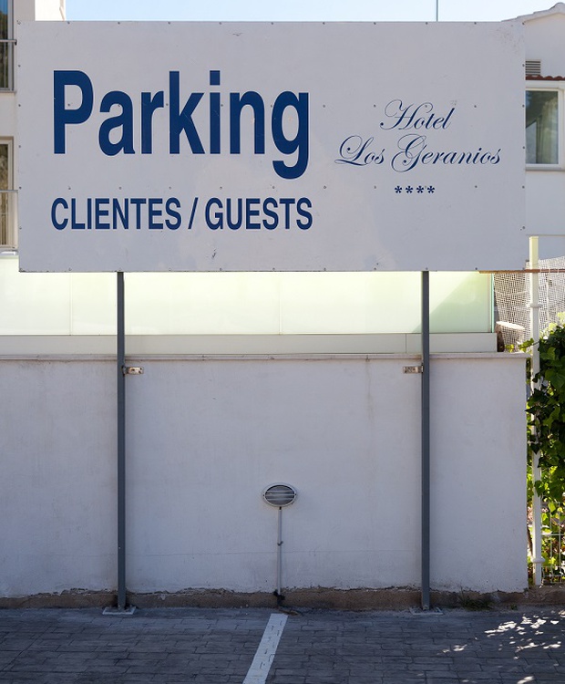 Parking Los Geranios Hotel
