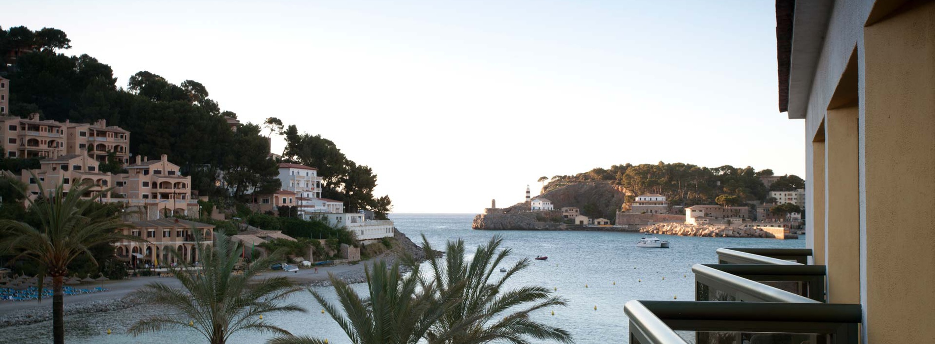 Excellently-located beachside hotel in Soller